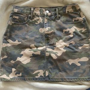 Gap camo mini skirt size 27
